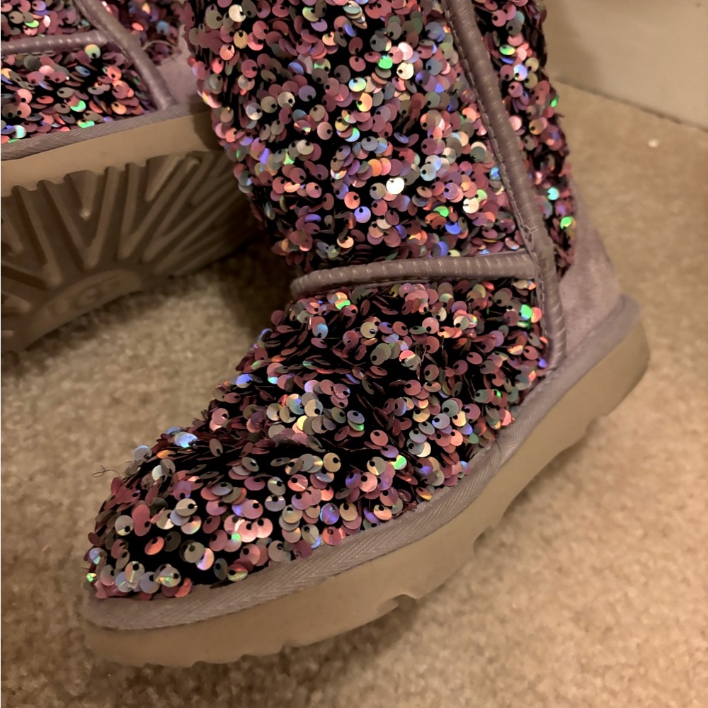 USED - Reposhed Sequin Uggs - Picture 4 of 6